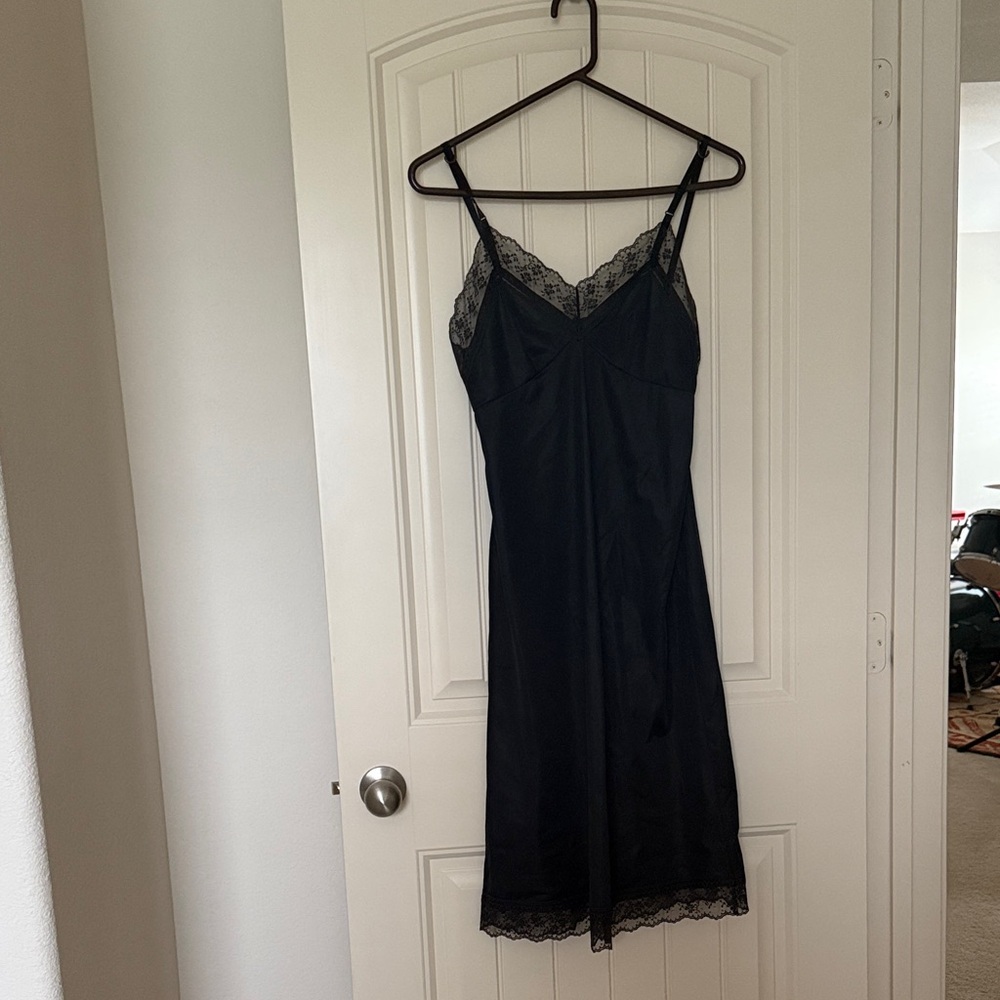 ✨Vintage✨ Elegant Black Lace Slip Dress